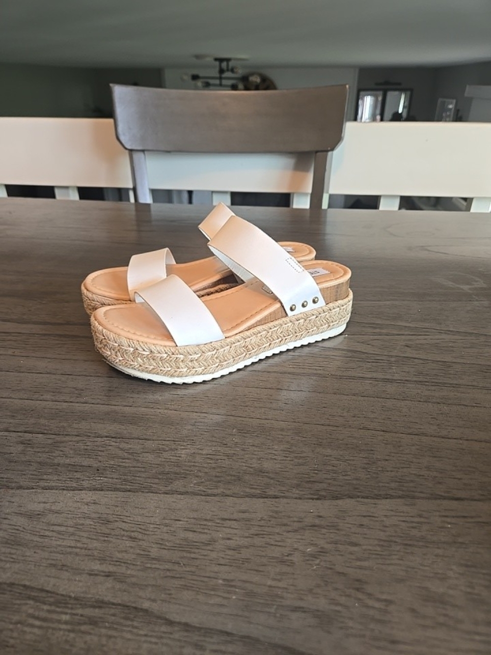 Steve Madden Platform Sandals Size 5 open toe raffia trim White